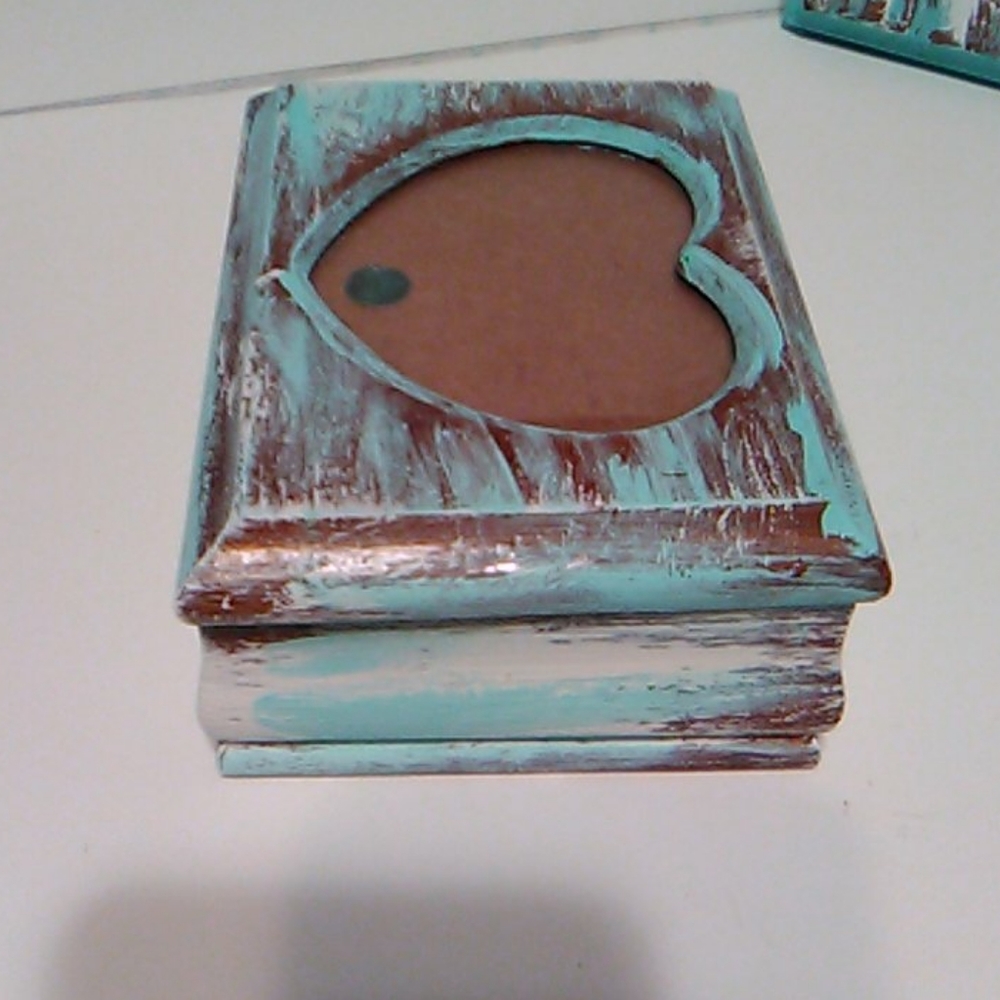 Handpainted jewelry box and heart shell sign - Picture 4 of 8